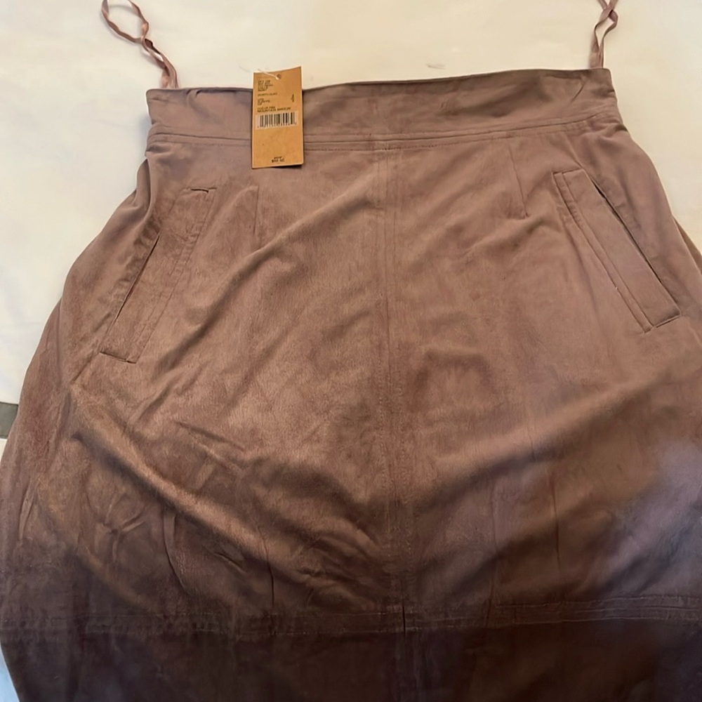 Cremieux faux suede skirt in size 2. New with tags!